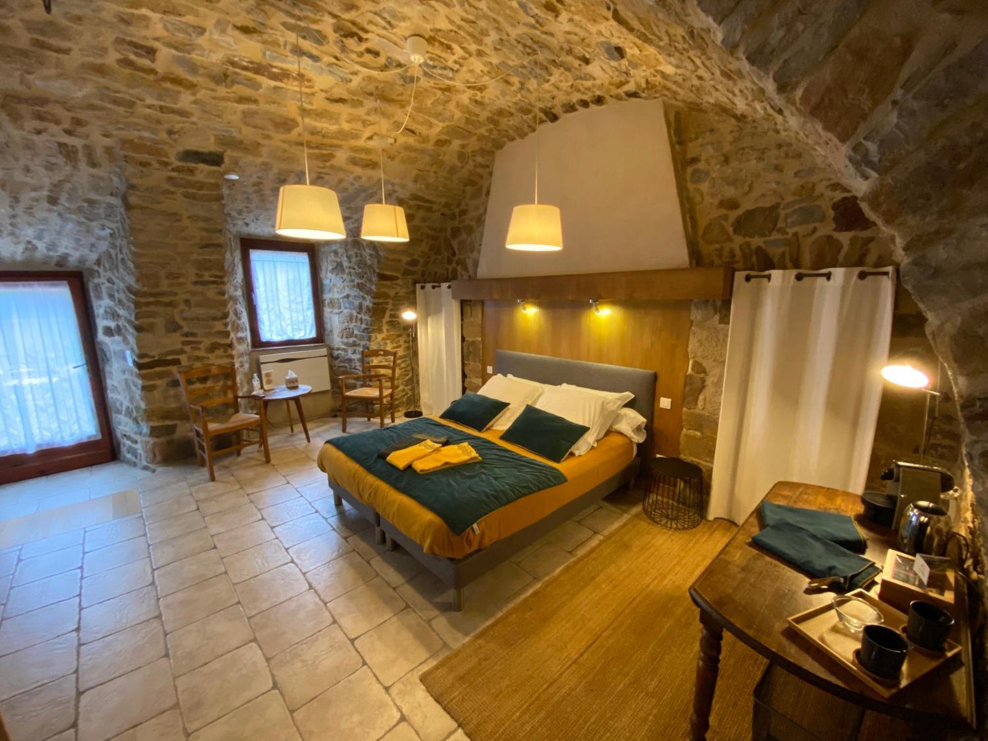Les Caselles, Gite Et Maison D'Hotes Saint-Beauzely Luaran gambar